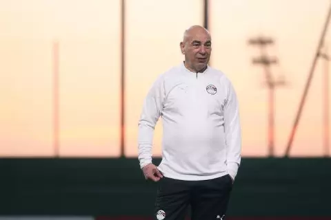 ضغط مبكر وكتيبة النجوم.. كيف يفكر حسام حسن قبل مباراة مصر وزيمبابوي؟